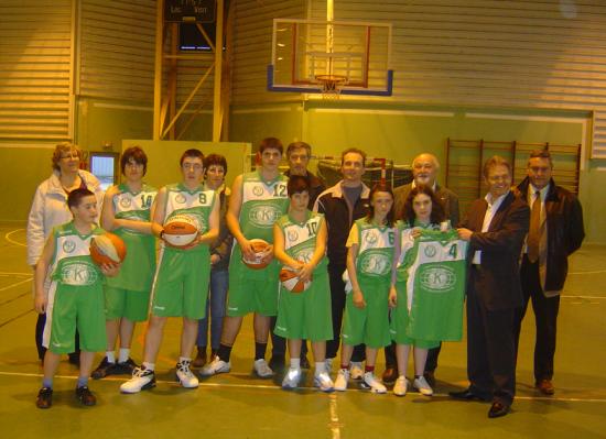 Remise de maillots par l'association Kiwanis - Mars 2009